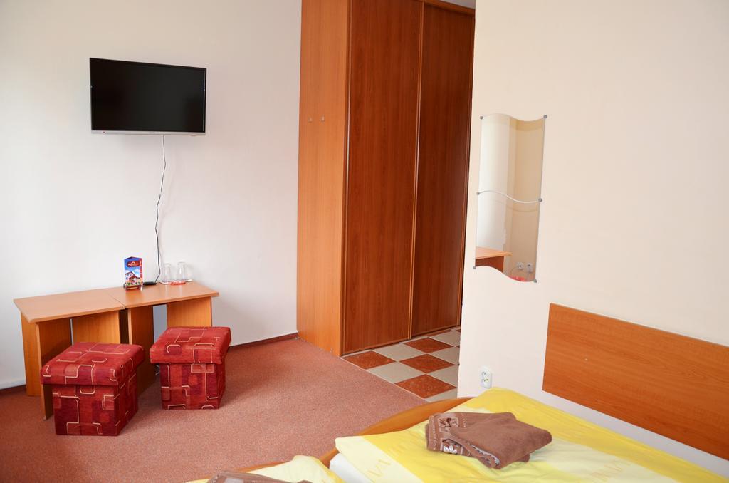 Penzion Larion Kralova Lehota Exterior foto
