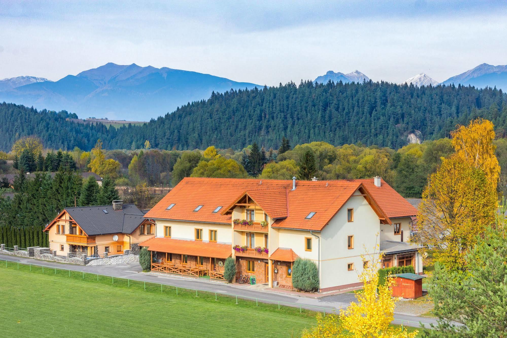 Penzion Larion Kralova Lehota Exterior foto